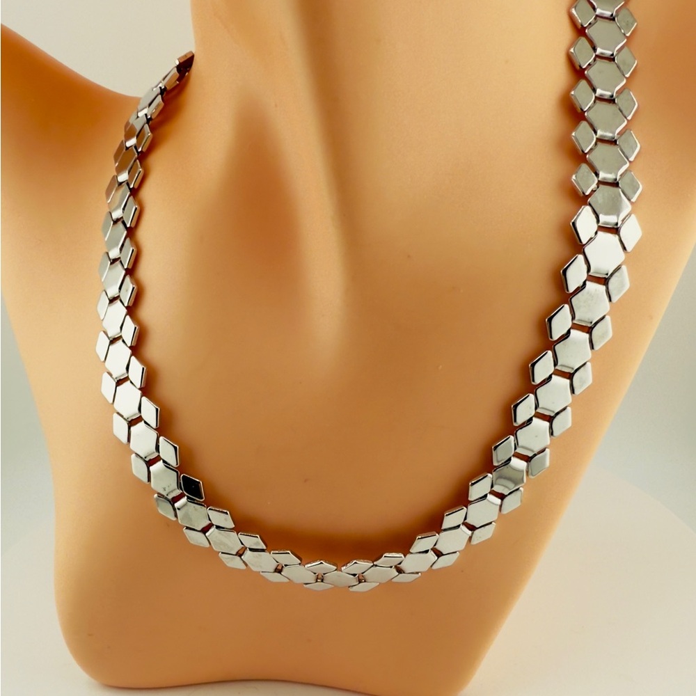 Geometric Metallic Link Silver Choker Honey Comb Design 16”